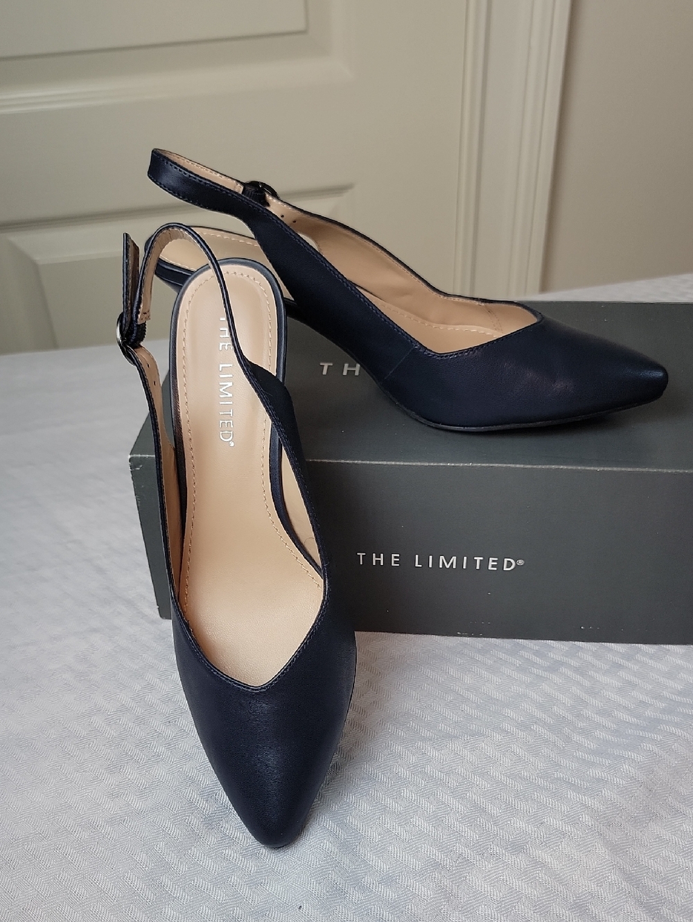 The LIMITED womens Navy MANANA SZ 8.5 HEELS